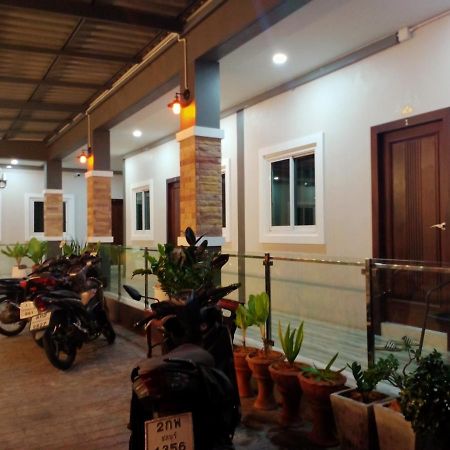 Ove Apartment Bang Saray Bang Sare Exterior photo